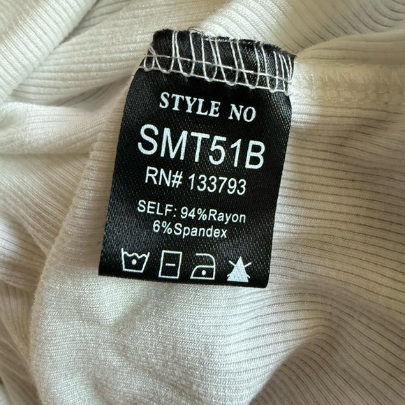 POL Sleeveless Relaxed Tank Top - Picture 4 of 4